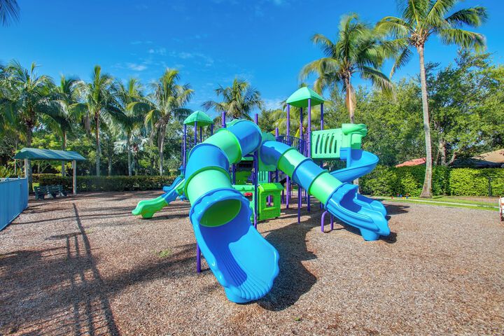 3 Mi to Dtwn Fort Myers: Condo w / Pool & Hot Tub