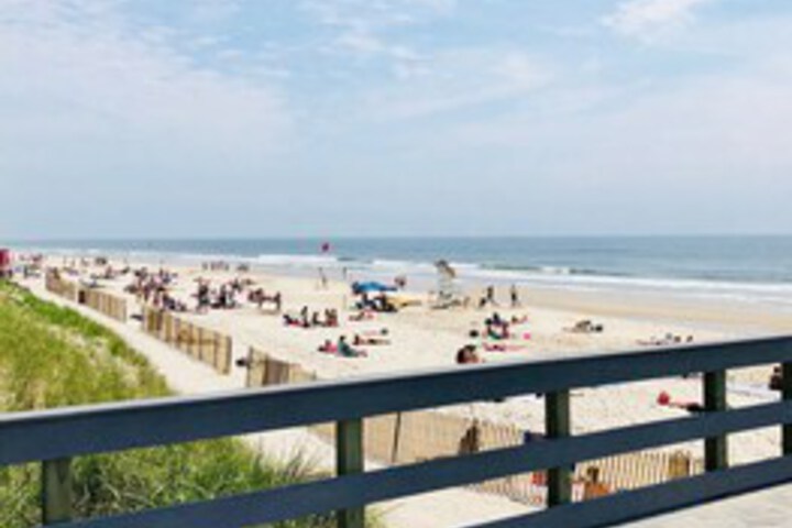 Brushwood House by Smith Point Beach