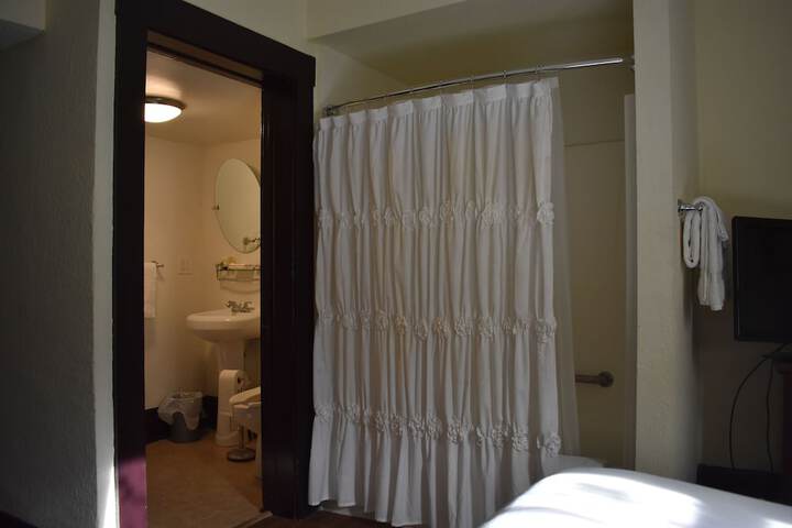 Room 25 of 104