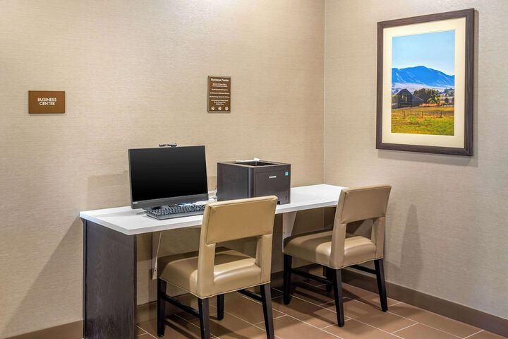 Comfort Inn & Suites Logan Near University