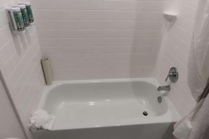 Room 12 of 38