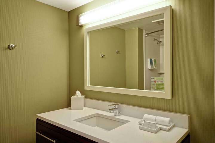 Room 21 of 40