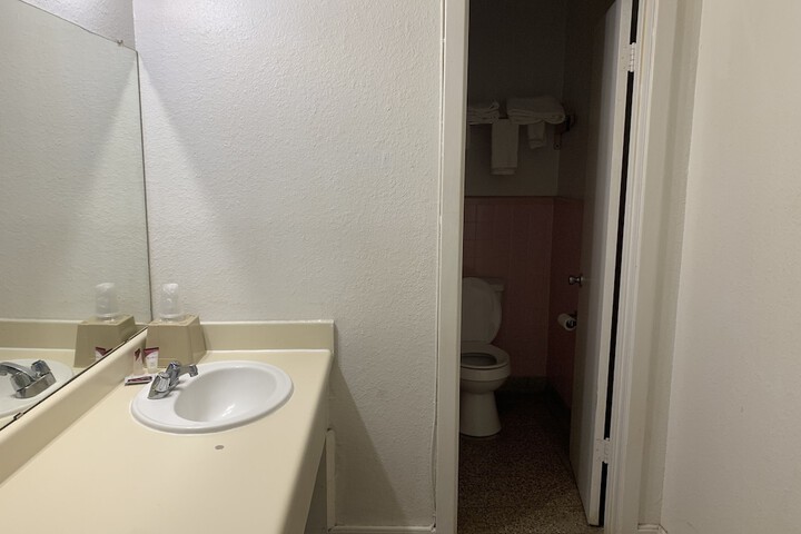 Room 20 of 33