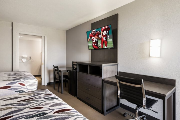 Room 17 of 36