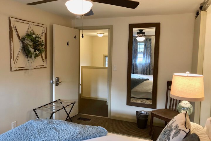 Room 33 of 72