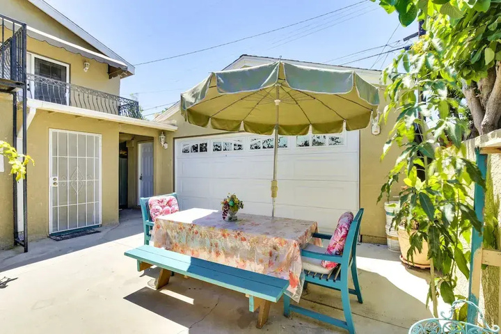 Westminster Escape Near Beaches & Shopping!