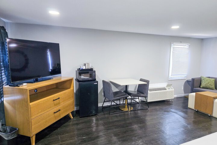 Penn Lodge Hotel & Suites