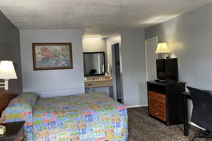 Room 8 of 12