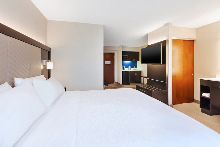 Room 27 of 47