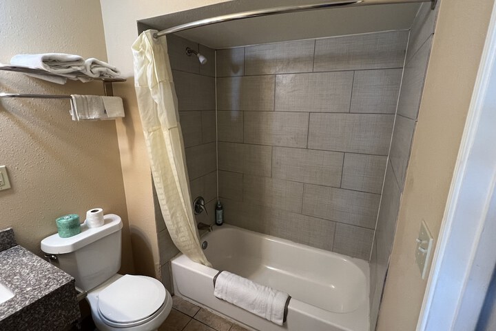 Room 9 of 15
