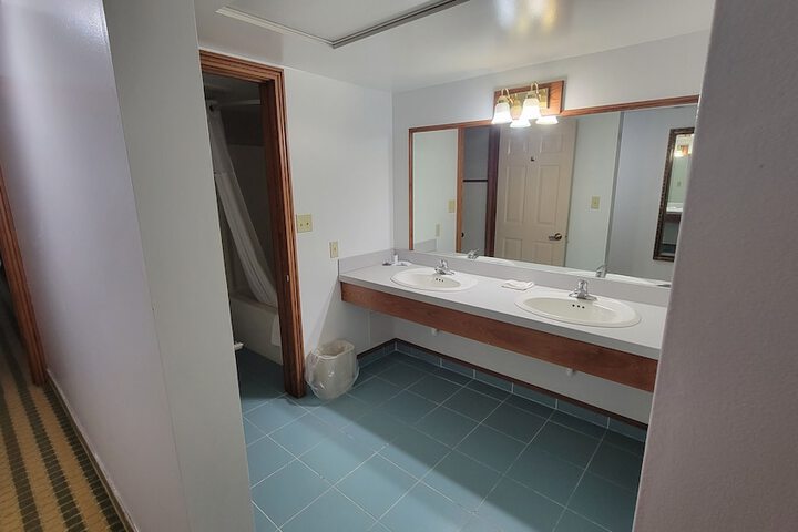 Room 30 of 62