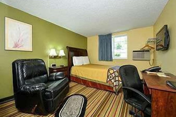 Room 17 of 33
