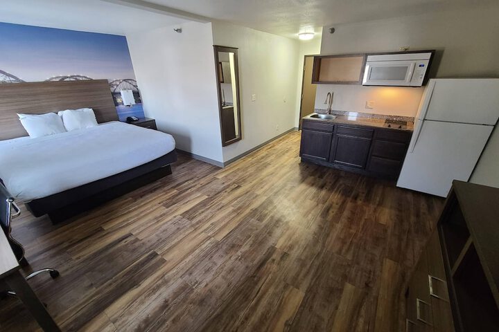 Clarion Pointe Bettendorf - Quad Cities