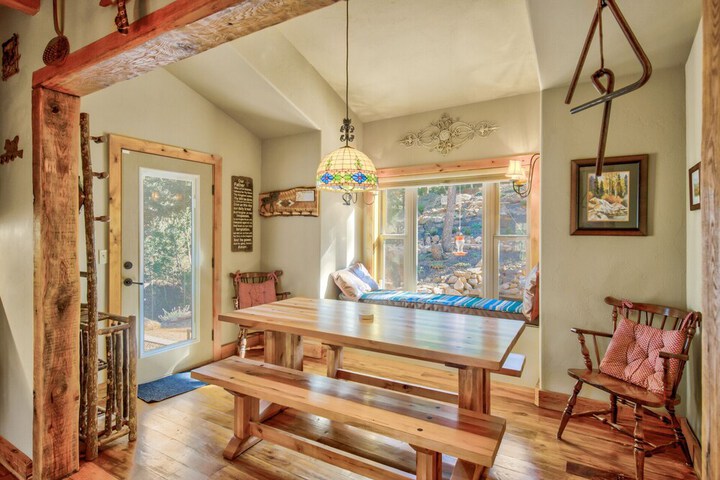 Mountain Getaway Cabinhot Tub & Pool Table4bd