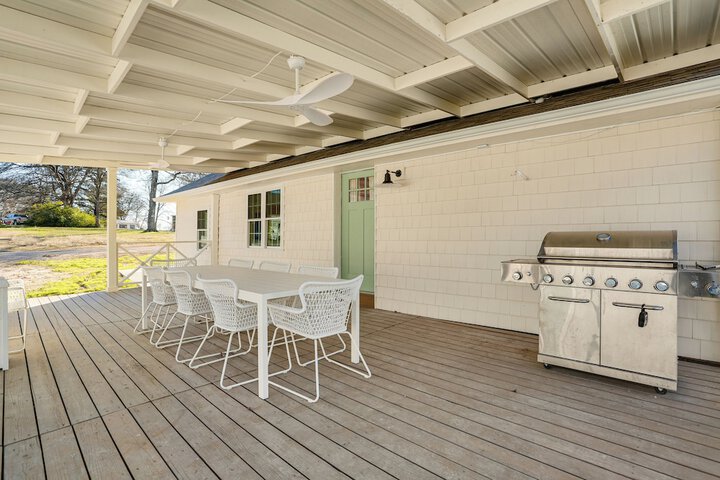 Walk to Lake Texoma: Kingston Retreat w / Deck!