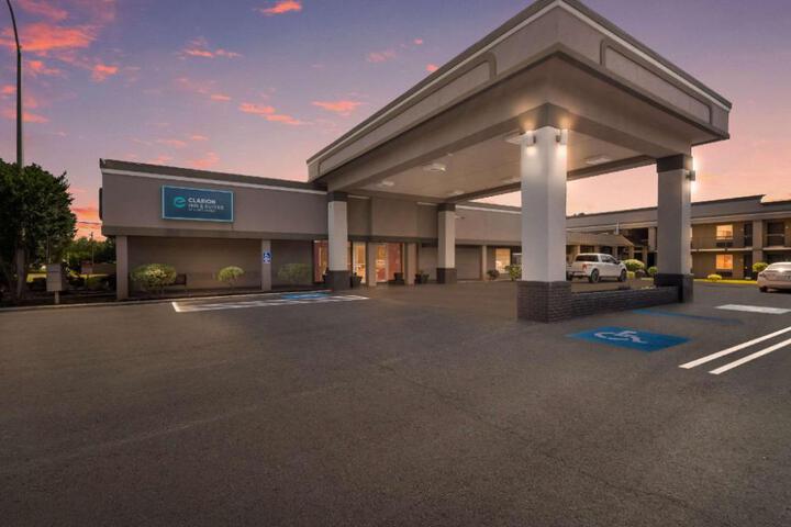 Clarion Inn & Suites Russellville I-40