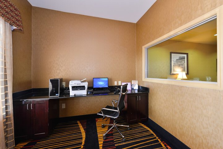 Business Center 52 of 55