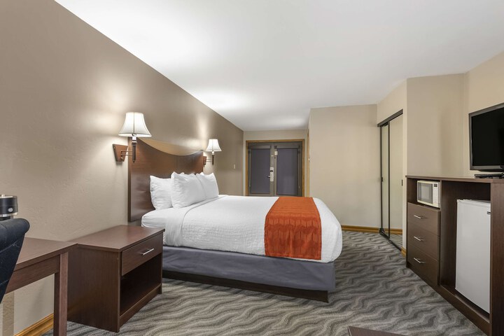 Room 25 of 42