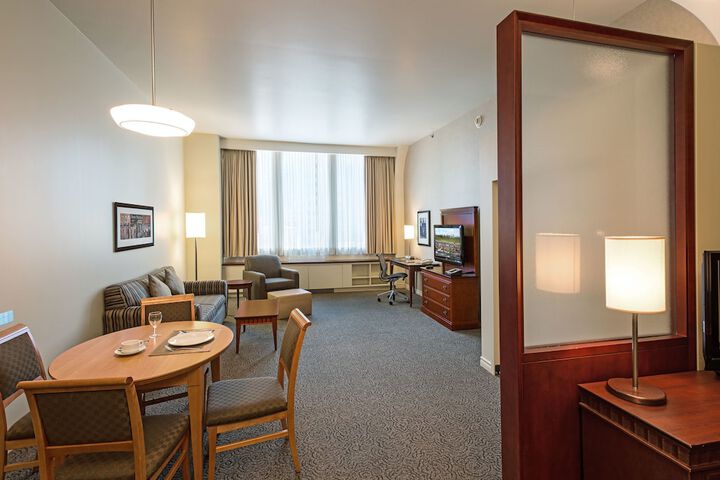 Le Square Phillips Hotel & Suites