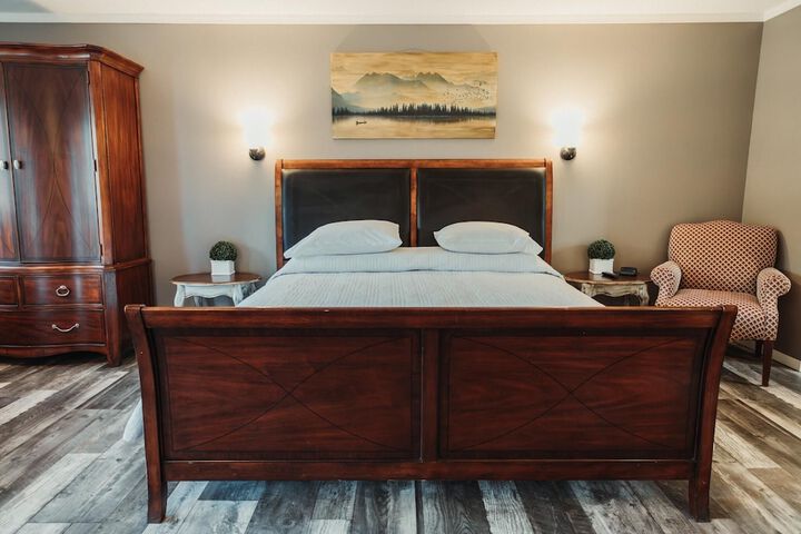 Room 5 of 10