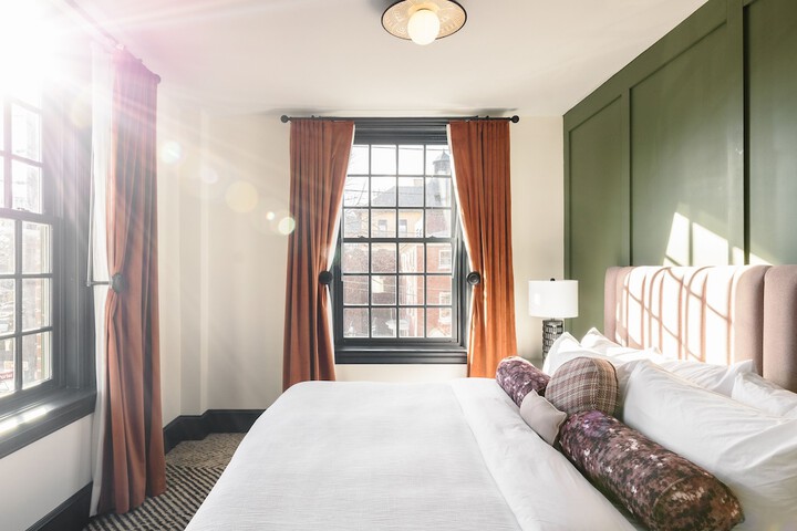 Room 18 of 76