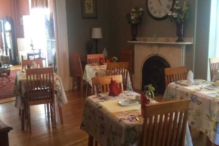 Dining 19 of 21