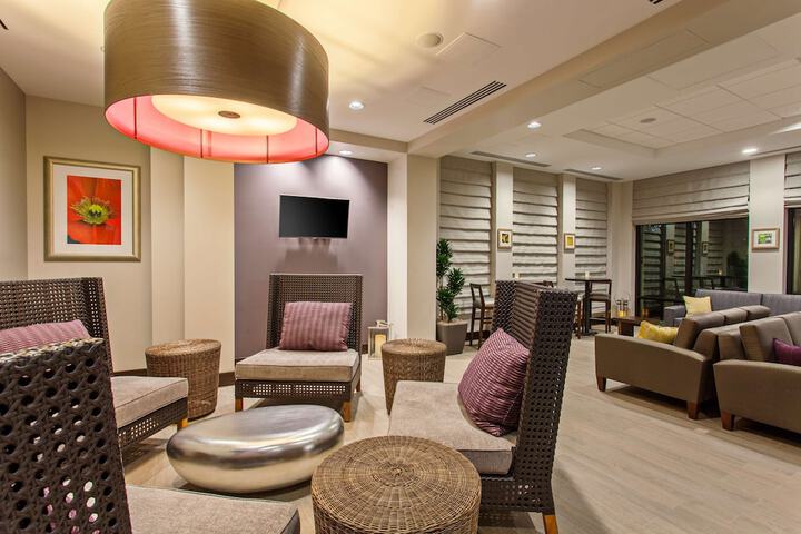 Lounge 40 of 50