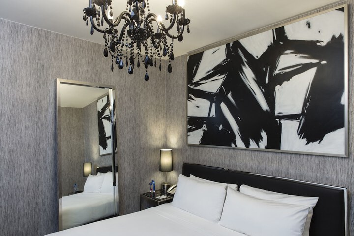 Room 30 of 43