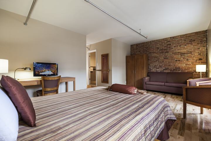 Room 25 of 62