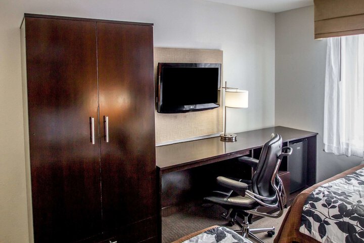 Room 8 of 27