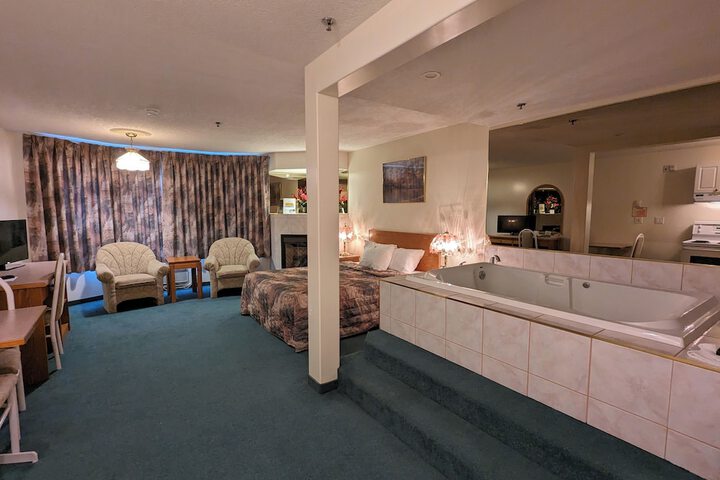 Room 28 of 82
