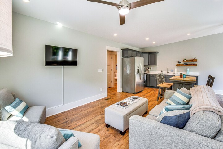 Waterfront Hartwell Apartment w / Dock Access!