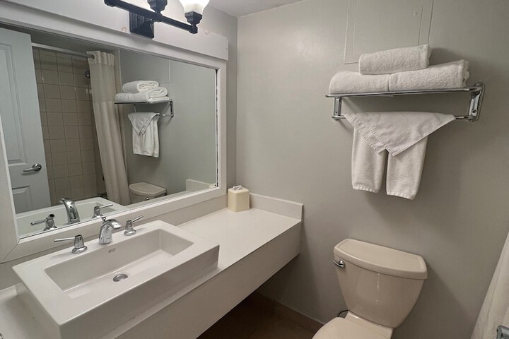 Room 43 of 151