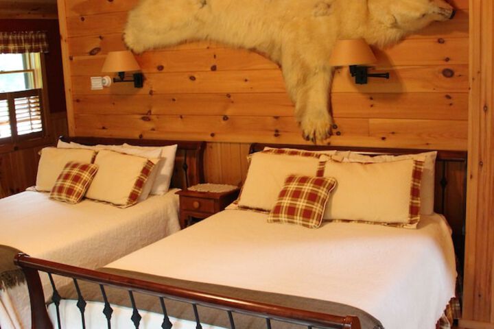 Kiwassa Lake Bed & Breakfast