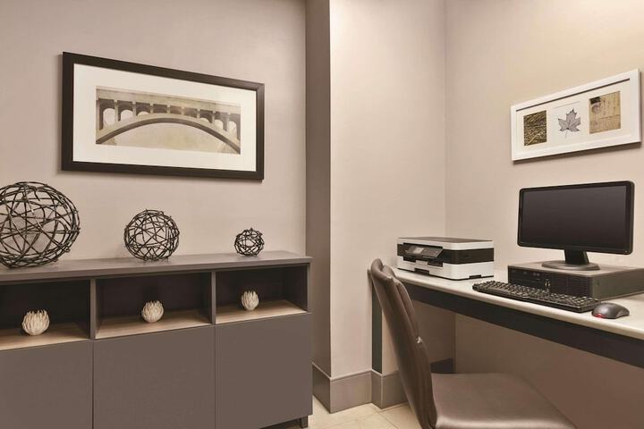 Business Center 17 of 17