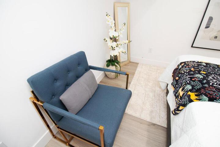 Exceptional & Central Garden Suite, Top Amenities & Care!