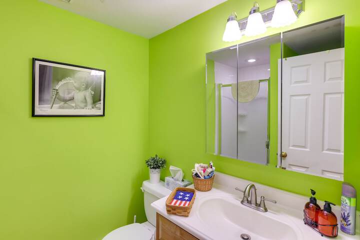 Charming Old Saybrook Home: Half-mi to Sand & Sea!