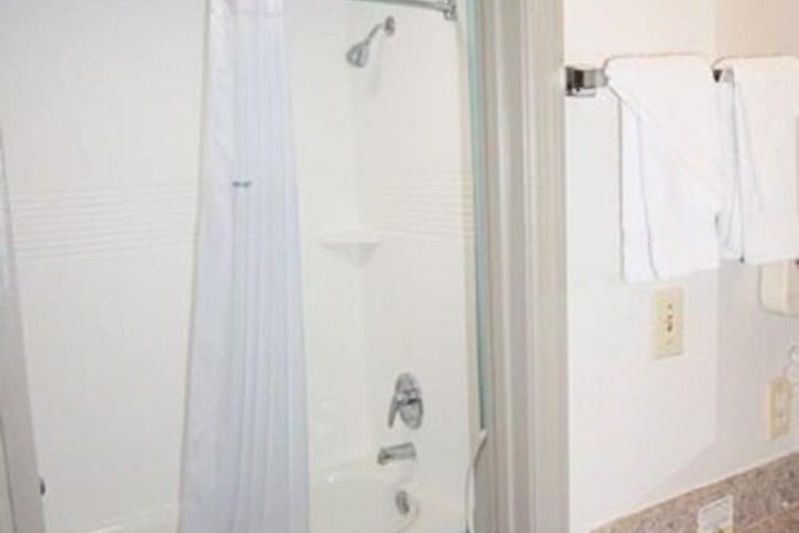 Room 8 of 25