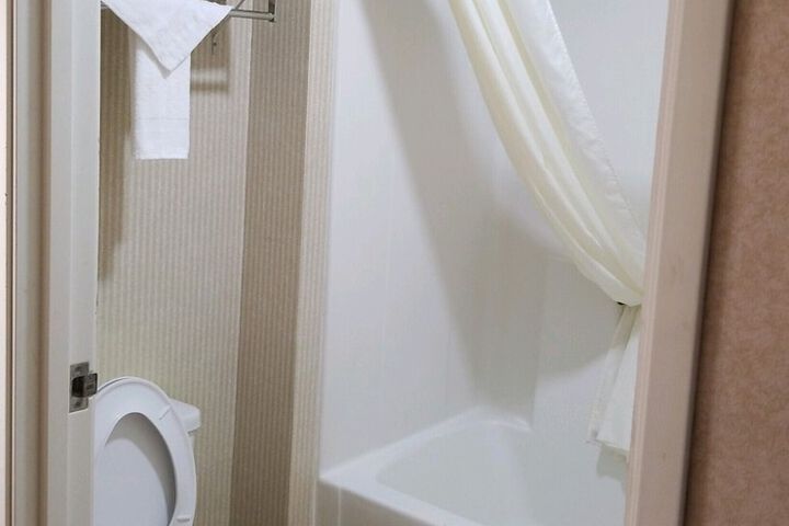 Room 6 of 13