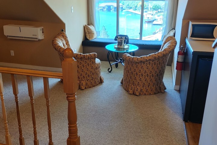 Room 9 of 46