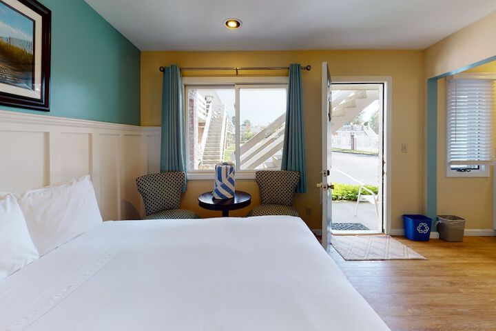 Breezeway Boutique Hotel