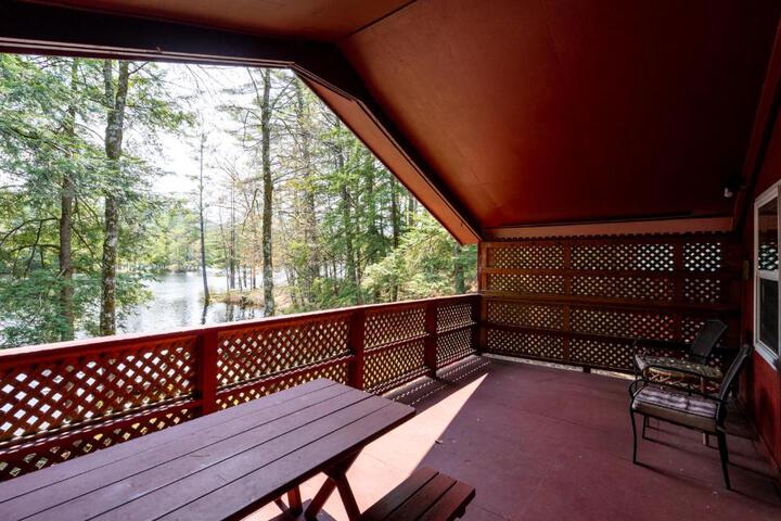 Hide-A-Way Waterfront Cottages