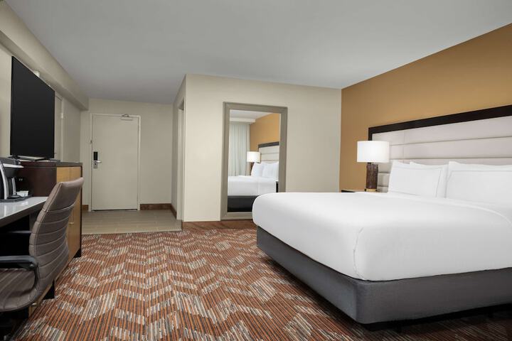 Room 10 of 38