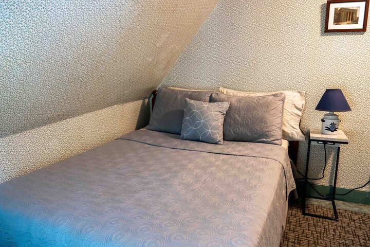 Room 12 of 42
