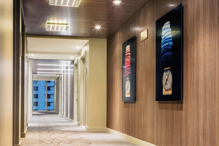 Ballroom/Hall 45 of 59