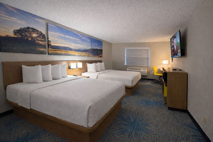 Days Inn by Wyndham Sturgis