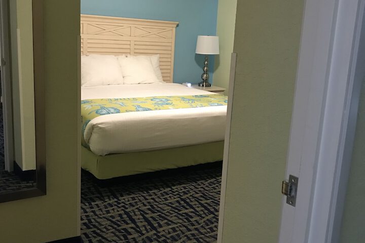 Room 32 of 50