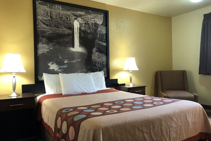 Super 8 by Wyndham Kennewick