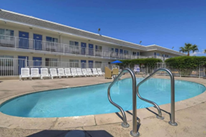Pool 5 of 10