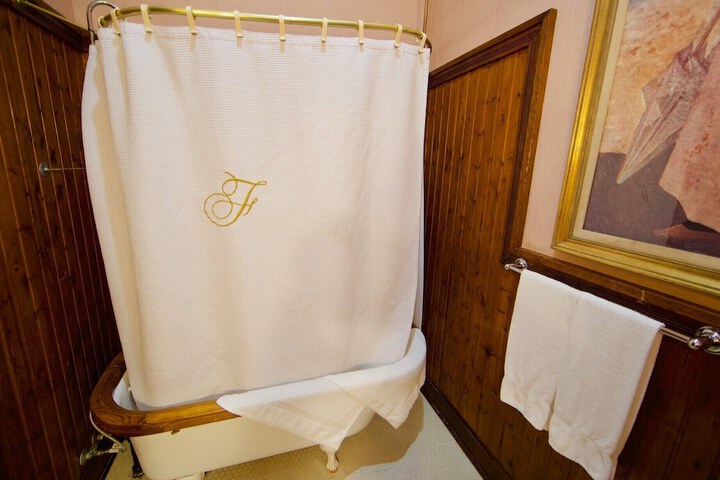 Room 18 of 27